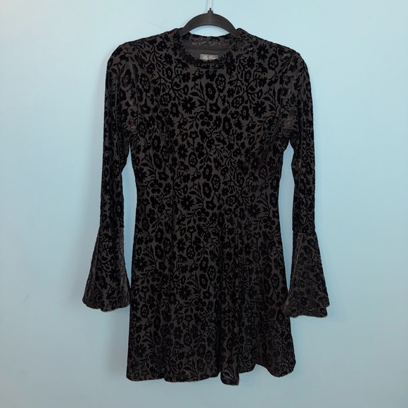 Lily Rose Dresses & Skirts - Lily Rose Floral Velvet Burnout Dress